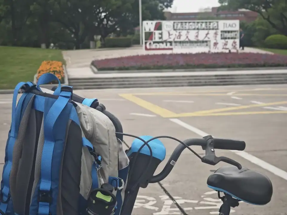 骑行抵达上海交通大学