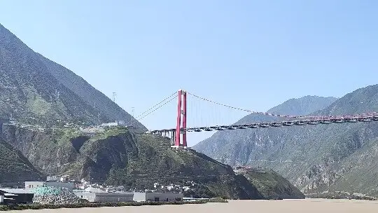 大渡河兴康大桥 · 河岸视角