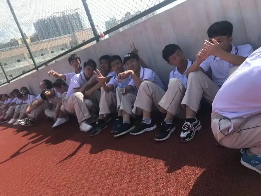 看台上的同学